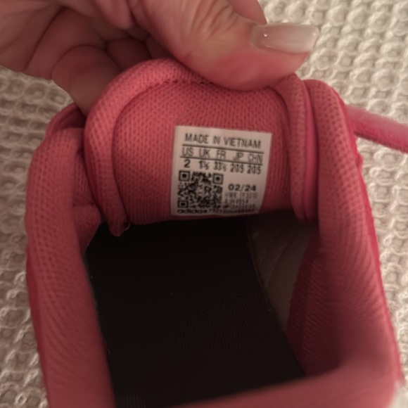 Adidas, pink and white Velcro stripe shoes - Picture 2 of 5
